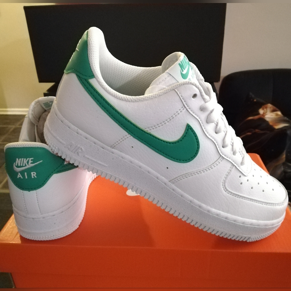 NIKE AIR FORCE 1 NEXT NUTURE WHITE-GREEN WOMEN'S US SIZE 8 BRAND NEW IN BOX